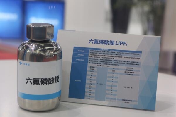 【電解液周報(bào)】2022年國(guó)內(nèi)電解液溶劑市場(chǎng)規(guī)模已超100億元!多家企業(yè)擴(kuò)產(chǎn)電解液材料