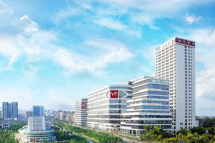 利元亨極片激光飛行清洗:精準控制,高效無損