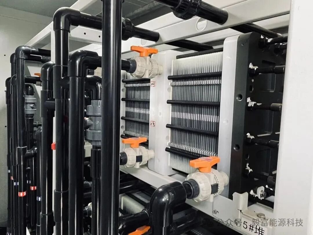 毅富能源這一全釩液流電池儲能系統完成調試并投運