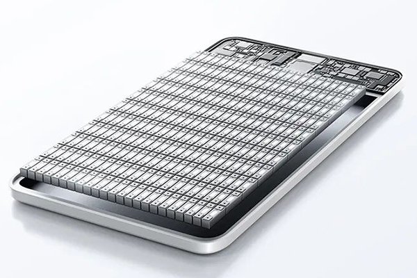 引領(lǐng)安全新紀元!豪鵬科技“軟甲固電”技術(shù)賦能移速小盾芯充電寶