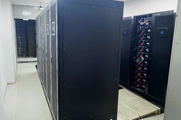 采用高倍率磷酸鐵鋰電池!雄韜REVO鋰電方案落地新疆公安系統