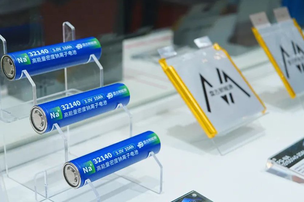 破解電動車續航瓶頸!盤古新能源推出“鈉電+增程模塊”方案