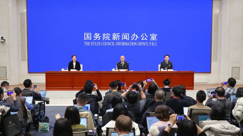 “新三樣”去年出口規模近1.3萬億 儲能電池等電工器材增長18.8%