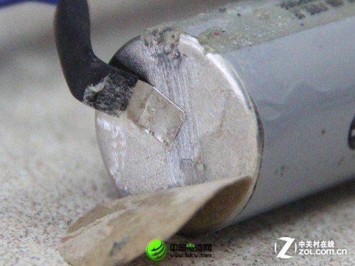 拆機(jī)電芯明顯經(jīng)過(guò)了打磨處理