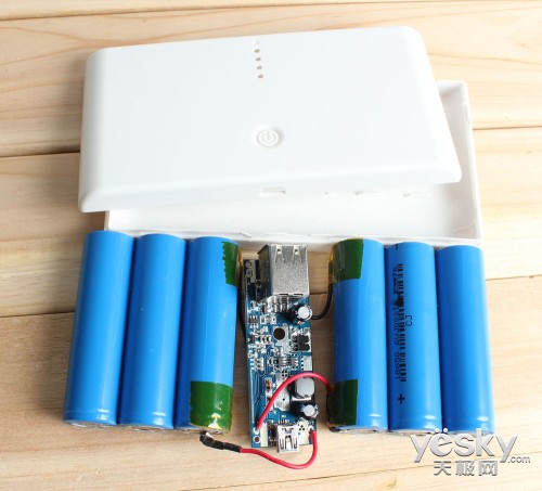 容量虛標(biāo)做工粗糙 山寨移動電源拆解測試