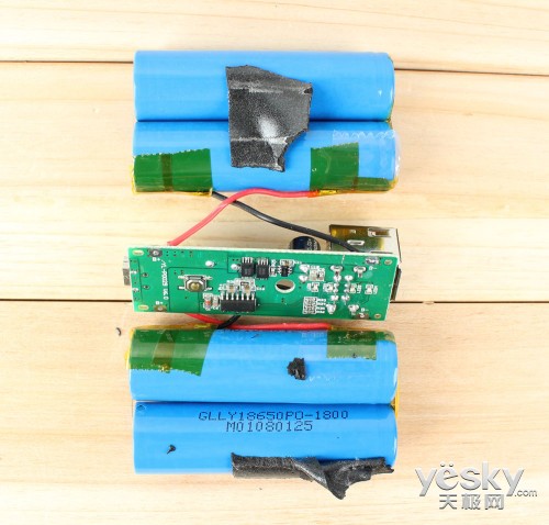 12000mAh移動電源的電芯容量1800mAh，共4節(jié)。實際總?cè)萘?200mAh，虛標(biāo)4800mAh。