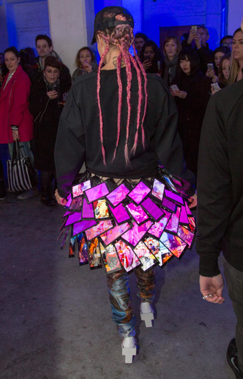 諾基亞推出智能裙子 由80部Lumia手機組成