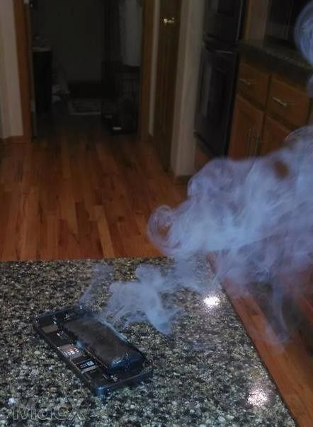 蘋果：iPhone5s電池冒煙爆炸是誰惹得禍？
