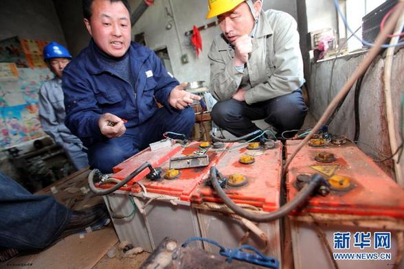 山東無棣農(nóng)民高清翔：自制太陽能發(fā)電裝置