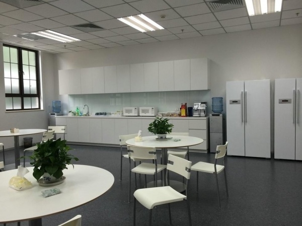 特斯拉中國總部長什么樣？總部都在干什么？