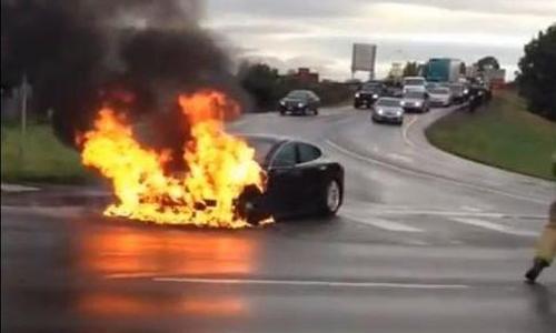 被盜Model S被撞兩半起火燒毀 特斯拉急切調查