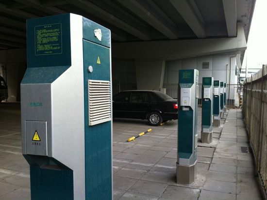 充電樁:新能源汽車(chē)行業(yè)懸空的兩千億誘惑