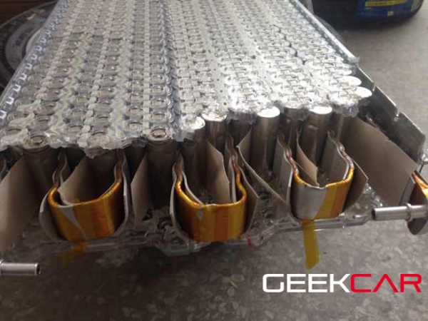 特斯拉終極拆解：Tesla電池熱管理系統大揭秘（之二）