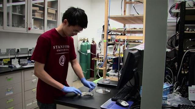 智能手機(jī)電池的未來：更輕更小充電速度更快