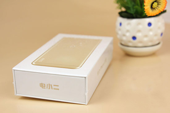 用了又用iPhone專用充電寶 電小二鋒6新品評測 用了又用iPhone專用充電寶 電小二鋒6新品評測