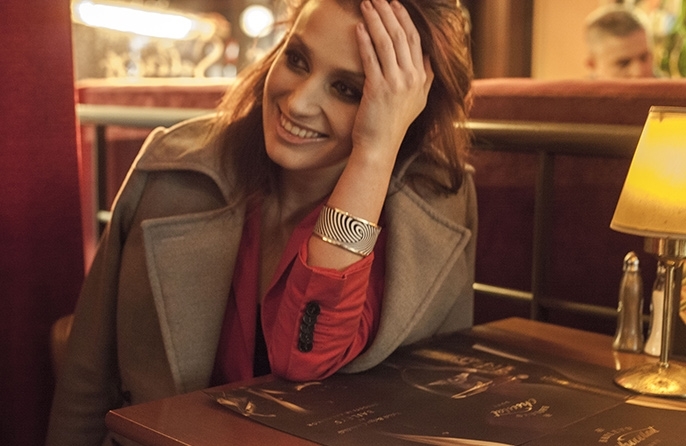 不用充電的智能手環(huán) 真的只是個(gè)擺設(shè)? 用戶還可以將自己喜歡的圖片上傳至配套 App 上 Tago 圖庫(kù)中,然后再傳輸?shù)绞汁h(huán)上。Tago Arc 不僅能當(dāng)配飾,感覺(jué)還可以當(dāng)個(gè)顯示屏,把備忘錄轉(zhuǎn)換成照片格式,在手環(huán)上顯示時(shí)刻提醒自己,也是個(gè)不錯(cuò)的選擇。 購(gòu)買注意事項(xiàng) 有意向購(gòu)買的用戶要注意一點(diǎn),Tago Arc 智能手環(huán)的 Ap 不用充電的智能手環(huán) 真的只是個(gè)擺設(shè)? 用戶還可以將自己喜歡的圖片上傳至配套 App 上 Tago 圖庫(kù)中,然后再傳輸?shù)绞汁h(huán)上。Tago Arc 不僅能當(dāng)配飾,感覺(jué)還可以當(dāng)個(gè)顯示屏,把備忘錄轉(zhuǎn)換成照片格式,在手環(huán)上顯示時(shí)刻提醒自己,也是個(gè)不錯(cuò)的選擇。 購(gòu)買注意事項(xiàng) 有意向購(gòu)買的用戶要注意一點(diǎn),Tago Arc 智能手環(huán)的 Ap