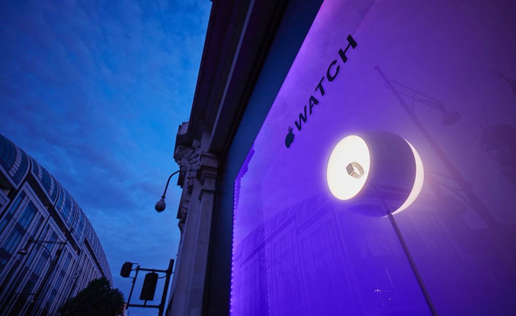 美到爆炸!蘋果Apple Watch巨幅玻璃廣告來了 美到爆炸!蘋果Apple Watch巨幅玻璃廣告來了