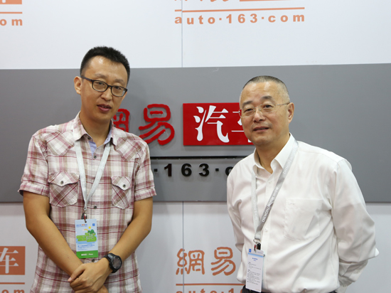 網易汽車主持人張揚和吉利控股集團汽車銷售有限公司副總經理陳洪生