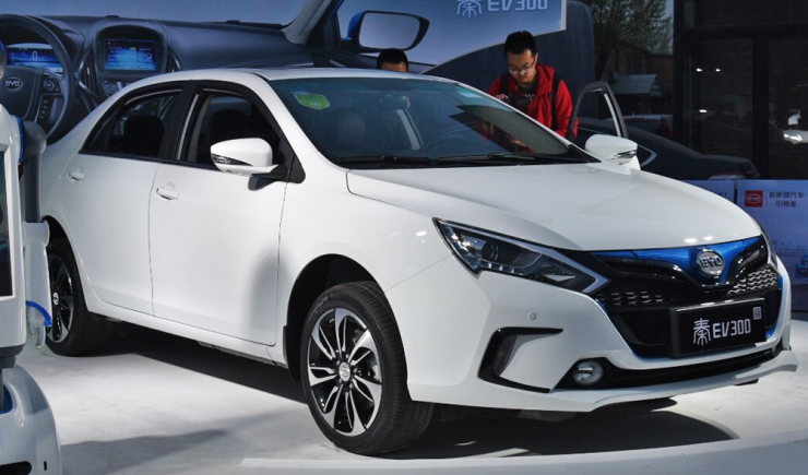 在特斯拉Model 3發布的前一天,比亞迪推出兩款車型 在特斯拉Model 3發布的前一天,比亞迪推出兩款車型