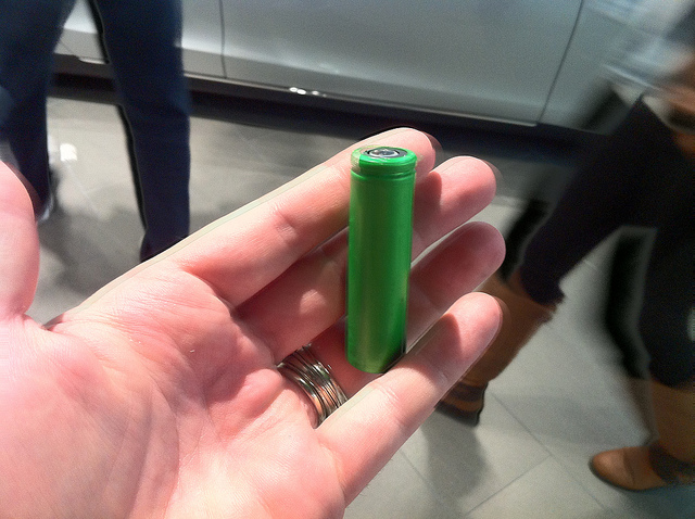 特斯拉電動汽車搭載的三元鋰電池 特斯拉電動汽車搭載的三元鋰電池