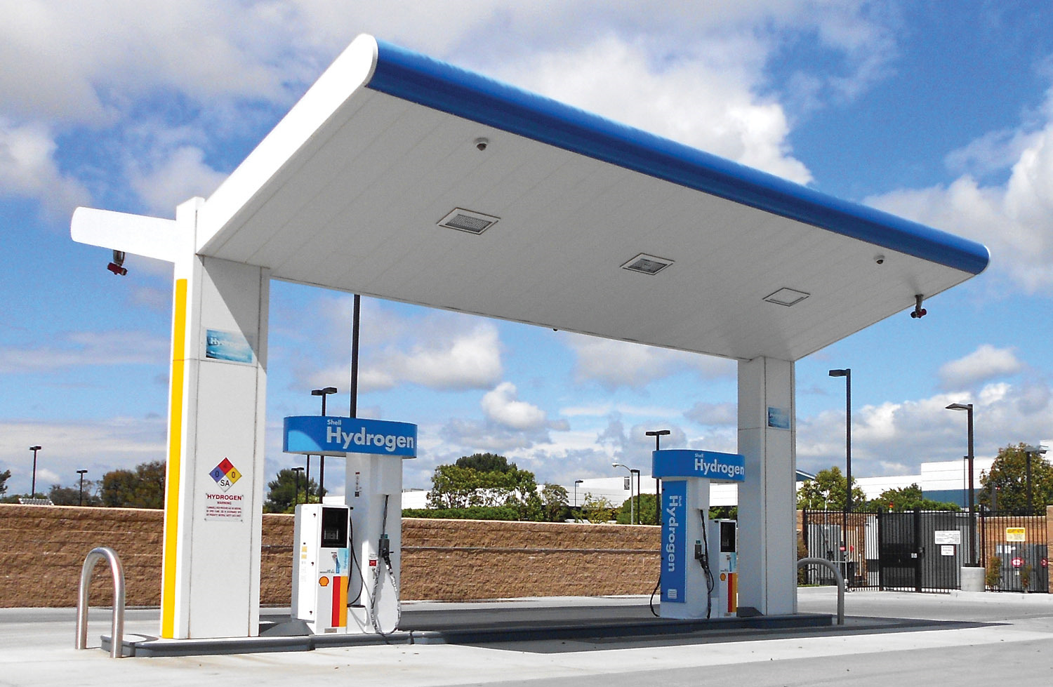 (美國加州隨處可見Shell加氫站來源:Insideevs) (美國加州隨處可見Shell加氫站來源:Insideevs)