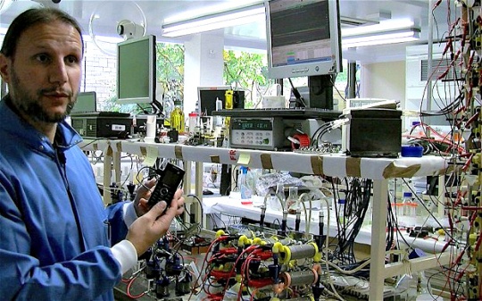 撒尿500ml充電3小時 尿液電池已經問世