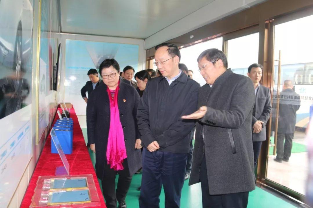 襄陽(yáng)新能源汽車產(chǎn)業(yè)聯(lián)盟現(xiàn)雛形 猛獅動(dòng)力鋰電池兩大基地共揚(yáng)帆