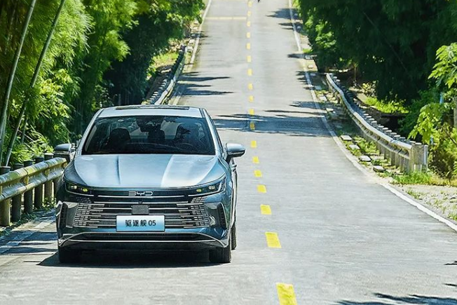 乘聯(lián)會(huì)預(yù)估11月新能源乘用車廠家批發(fā)銷量73.2萬輛