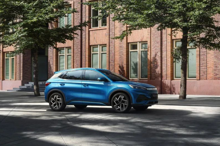 1-10月我國(guó)新能源汽車出口近50萬(wàn)輛 動(dòng)力電池出口逾105GWh