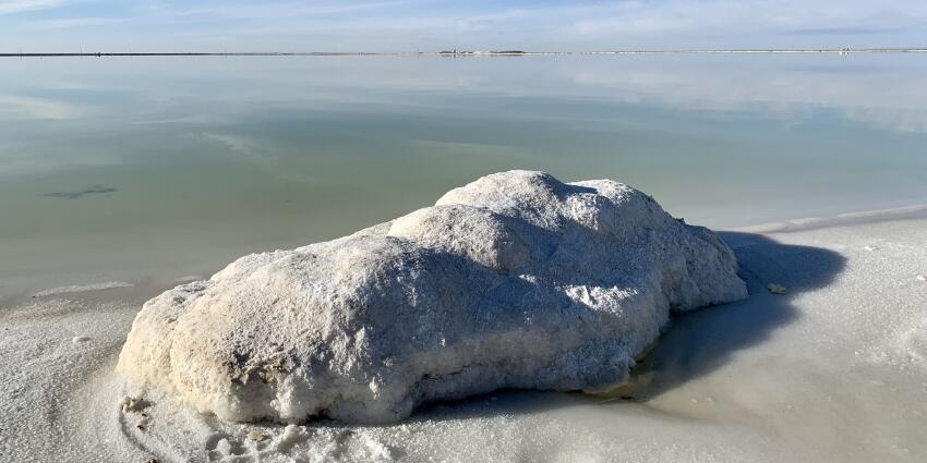 動(dòng)力電池庫存高企!碳酸鋰價(jià)格腰斬!冶煉廠開始停產(chǎn)保價(jià)?