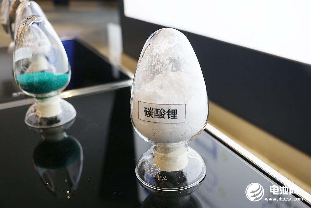 期貨價(jià)格下探至18萬(wàn)元/噸！機(jī)構(gòu)預(yù)計(jì)2028年鋰價(jià)將跌至13萬(wàn)/噸