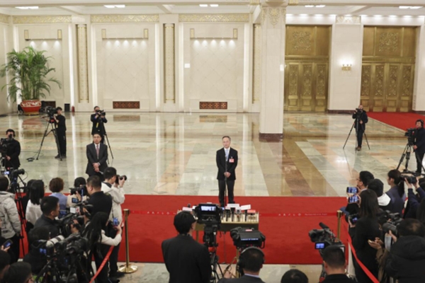 金融監(jiān)管總局:研究降低乘用車貸款首付比 進一步優(yōu)化新能源車險定價機制