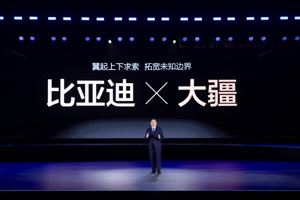 出行新標配！比亞迪攜大疆打造靈鳶，讓出行大片觸手可得