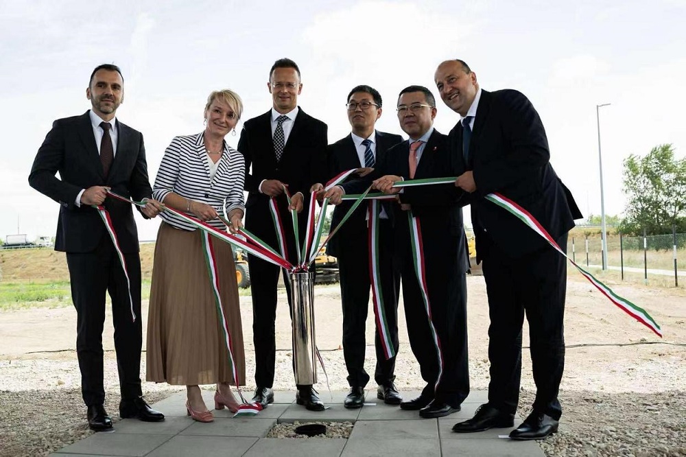 比亞迪在匈牙利科馬羅姆為其電動(dòng)大巴和卡車(chē)工廠(chǎng)擴(kuò)建項(xiàng)目舉行奠基儀式