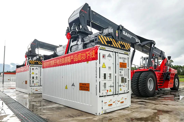 瑞慶時(shí)代鋰離子電池集裝箱產(chǎn)品下線。圖/肇慶發(fā)布 王振宇 攝 瑞慶時(shí)代鋰離子電池集裝箱產(chǎn)品下線。圖/肇慶發(fā)布 王振宇 攝