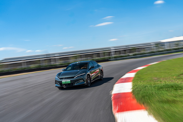 全民賽道集結!比亞迪全地形賽車場開業,助力百萬人下賽道! 全民賽道集結!比亞迪全地形賽車場開業,助力百萬人下賽道!