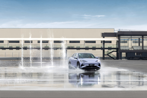 全民賽道集結!比亞迪全地形賽車場開業,助力百萬人下賽道! 全民賽道集結!比亞迪全地形賽車場開業,助力百萬人下賽道!