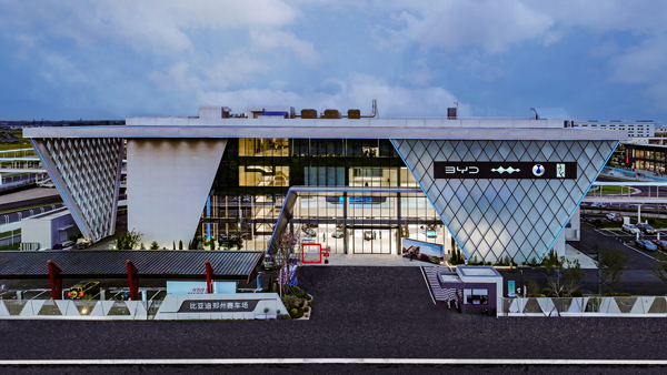 全民賽道集結!比亞迪全地形賽車場開業,助力百萬人下賽道! 全民賽道集結!比亞迪全地形賽車場開業,助力百萬人下賽道!