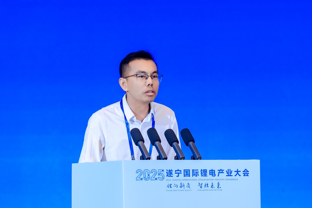 伊維經濟研究院院長 吳輝 伊維經濟研究院院長 吳輝