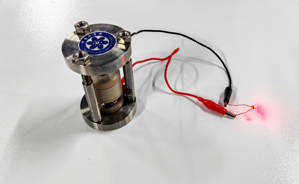 氫負離子原型電池 圖片來源:中國科學院大連化學物理研究所 氫負離子原型電池 圖片來源:中國科學院大連化學物理研究所