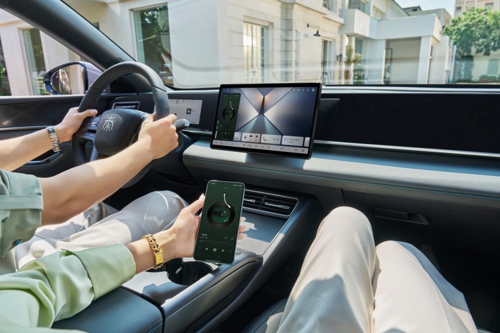 限時超級置換補(bǔ)貼價9.28萬起 2026款秦L DM-i上市