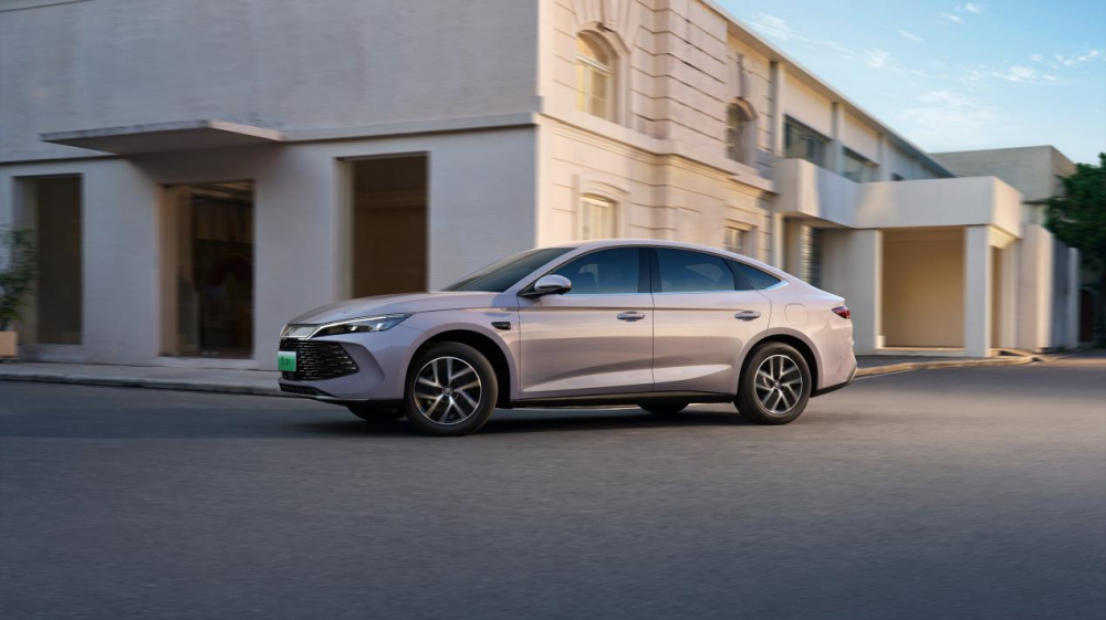 限時超級置換補(bǔ)貼價9.28萬起 2026款秦L DM-i上市