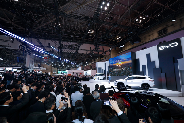 駛?cè)隟-Car腹地！比亞迪定制車型或?qū)⒏膶懭毡拒囀懈窬?/></p><p style=