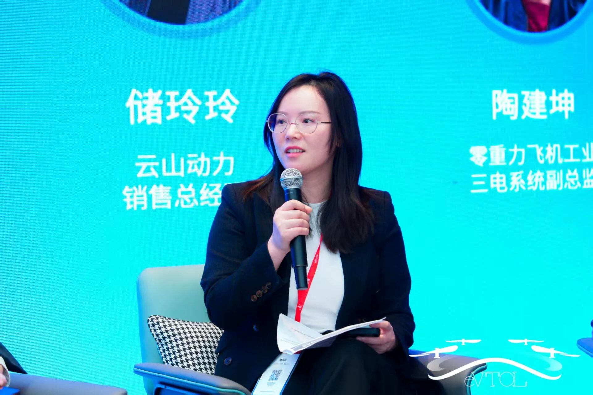 云山動(dòng)力銷(xiāo)售總經(jīng)理儲(chǔ)玲玲參與圓桌主題對(duì)話