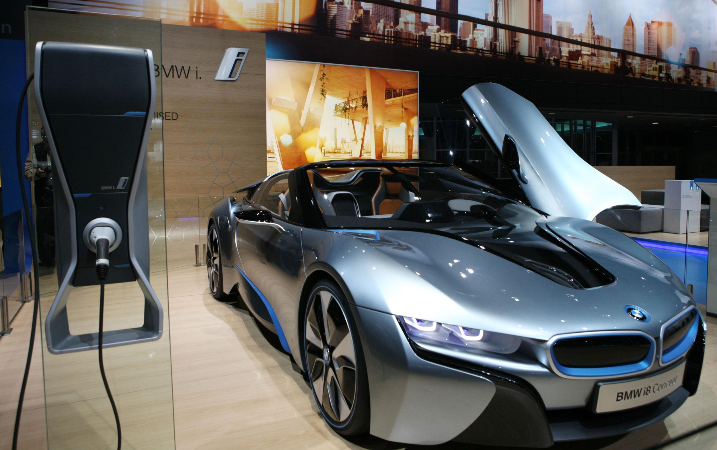 國際大廠新年發力 概念新車群雄逐鹿 