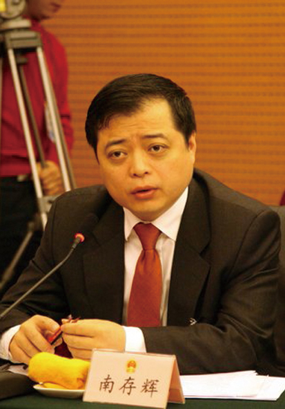 政協常委南存輝：對家庭用戶分布式光伏電站進行補貼