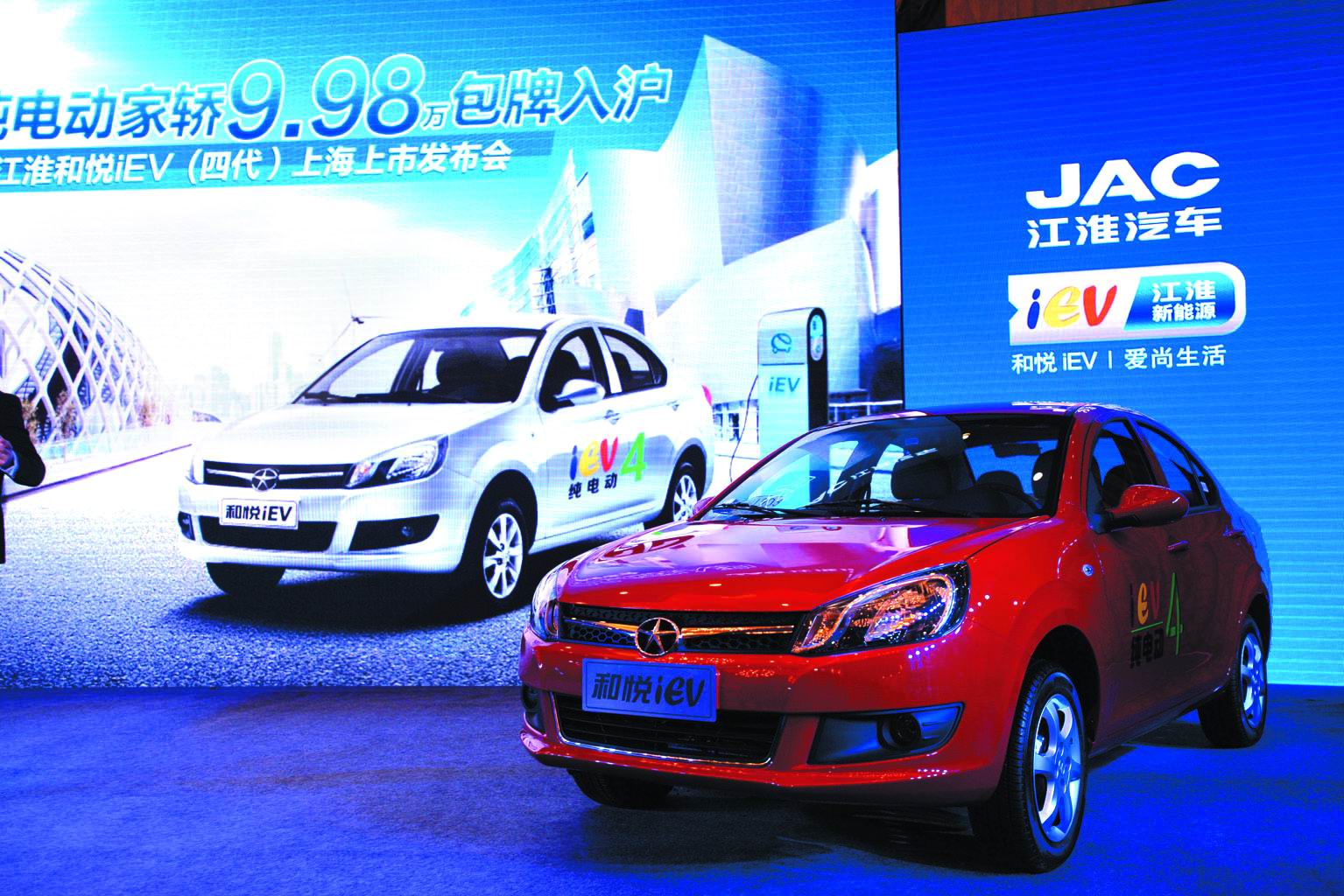 今年我們為什么唱多新能源汽車上路？