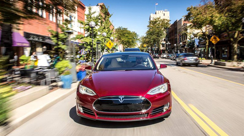 駕駛助手技術(shù)：特斯拉要用攝像頭代替?zhèn)纫曠R？