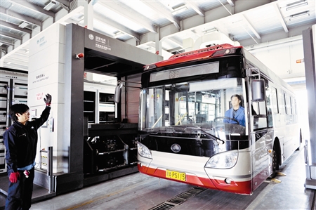 廣泛布局充換電設施 解決電動汽車推廣瓶頸問題