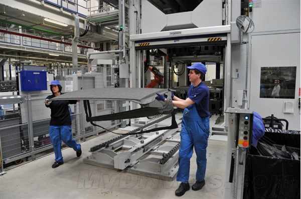 揭秘性感迷人的寶馬i8：帥的一塌糊涂